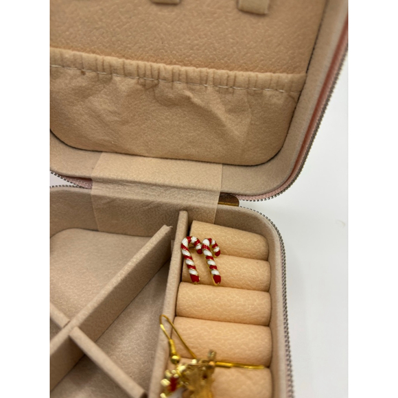 Traveling Pink Jewelry Organizer including 2 pairs of earrings - Picture 4 of 8